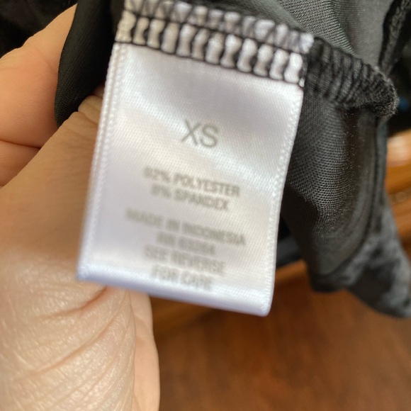 Lot of 2 Crushed Velvet Westport tops size XS from Dressbarn - Picture 8 of 8